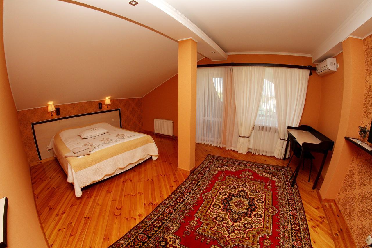Uyut Hotel Cherníhiv Exterior foto